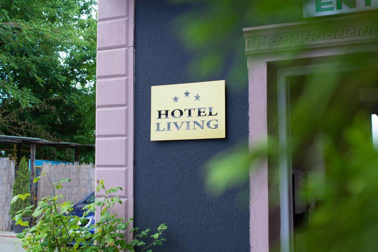 Hotel Living Suto Orizari Exterior photo
