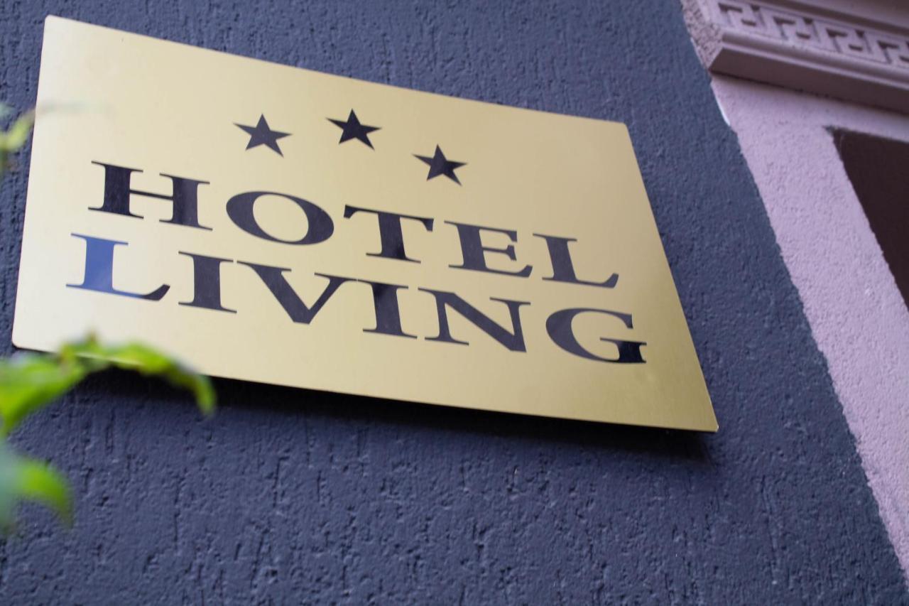 Hotel Living Suto Orizari Exterior photo