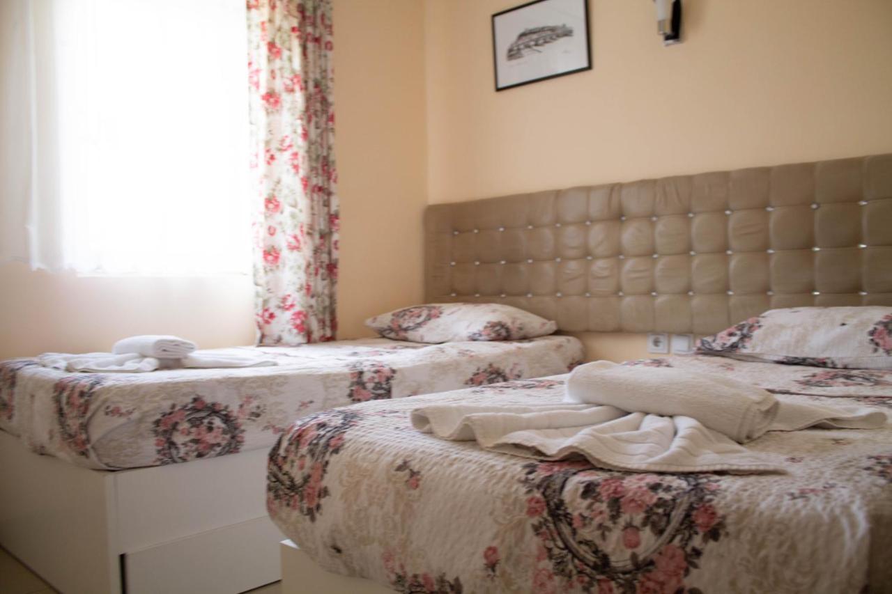 Hotel Living Suto Orizari Exterior photo