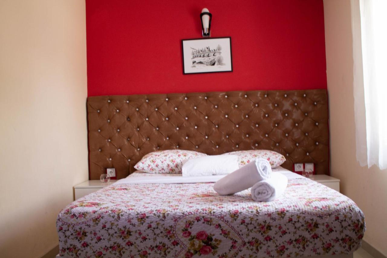 Hotel Living Suto Orizari Exterior photo