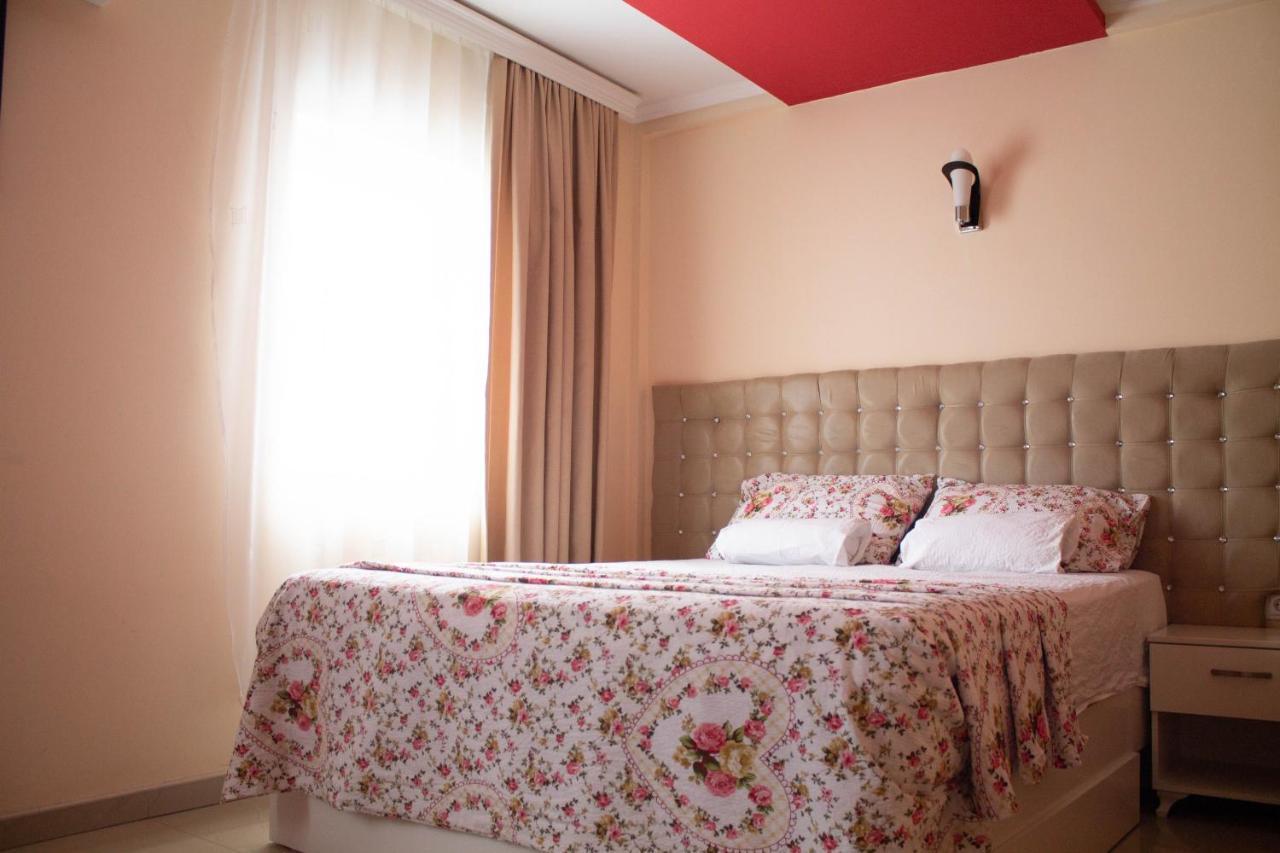 Hotel Living Suto Orizari Exterior photo